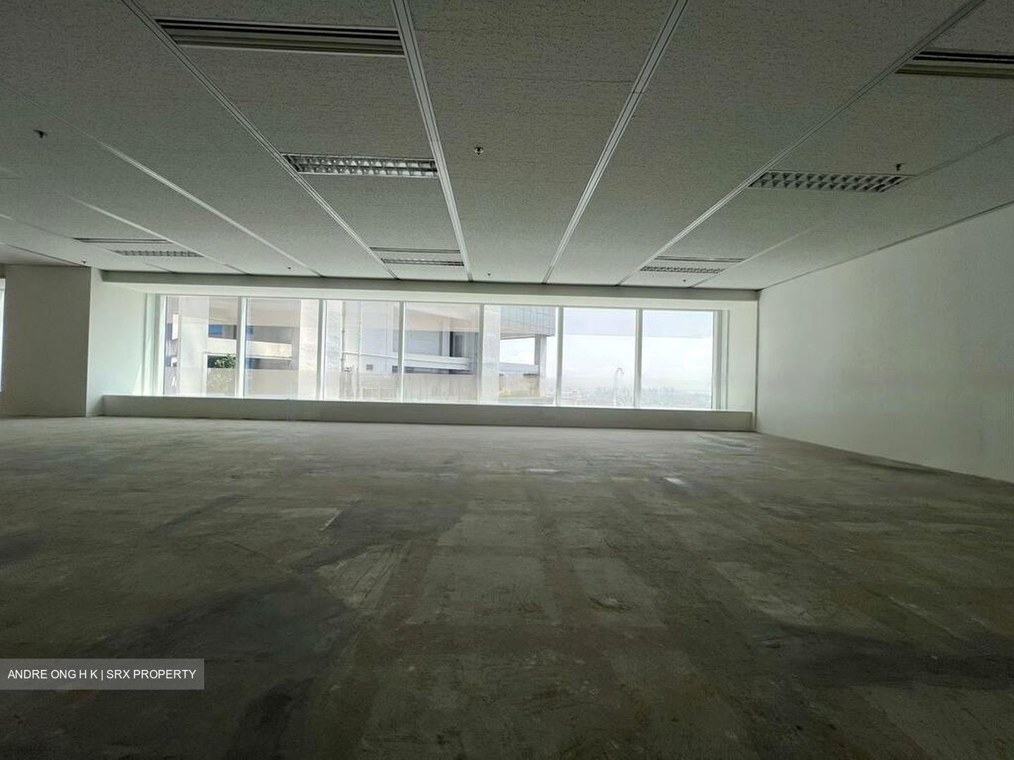 Singapore Land Tower (D1), Office #459580941